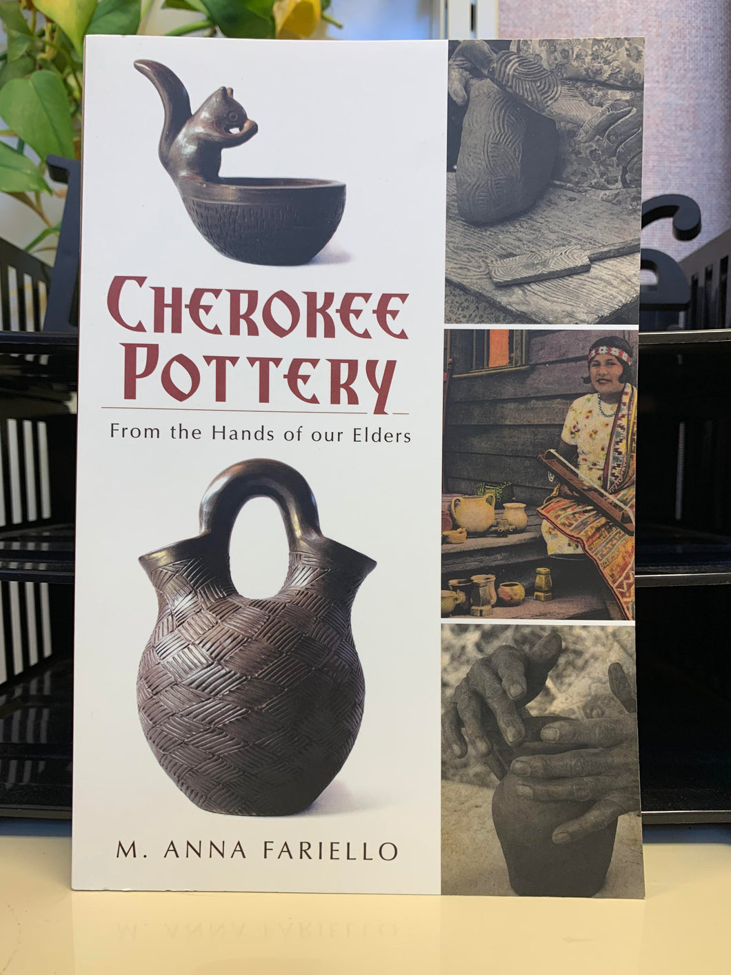 Cherokee Pottery: From the Hands of our Elders by M. Anna Fariello